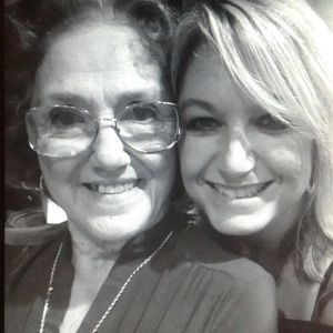 Meet your Posher, Lora